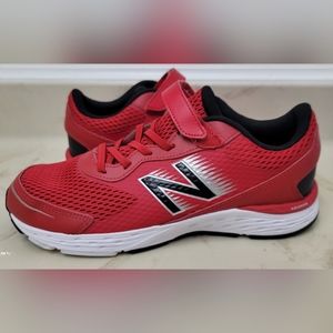 New Balance 680v6 Boys Running Shoes